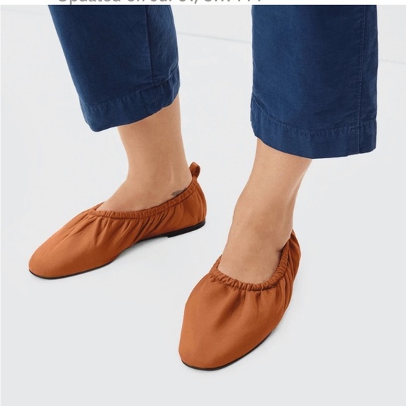 Everlane | The Scrunch Flat Yellow NWOB - Picture 1 of 5